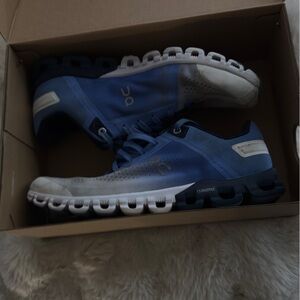 Blue on clouds size 9